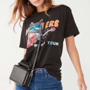 UO Hooters world tour black t-shirt M